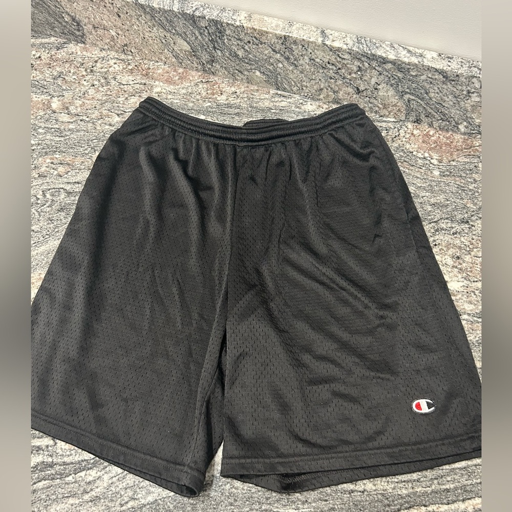 Champion men’s medium athletic shorts with pockets